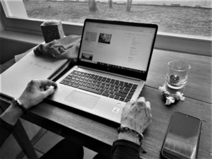 Tastiera e scrivania Blogger